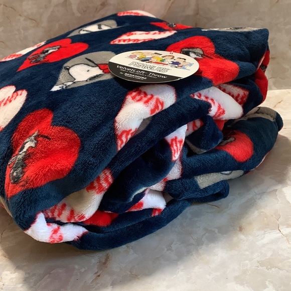 Peanuts: baseball themed VelvetLoft throw blanket by Berkshire - Picture 4 of 4